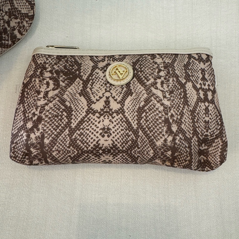 GUC Adrienne Vittadini Toiletry Set, Beige Snakeskin Print - Picture 6 of 16